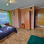 Goscinne Lukaszczyk *