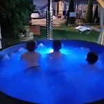 Goscinne Lukaszczyk *