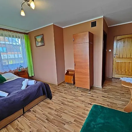 Goscinne Lukaszczyk *