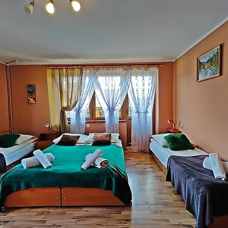 Goscinne Lukaszczyk *