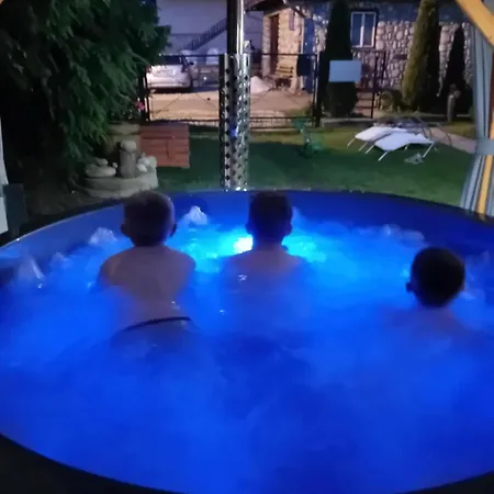 Goscinne Lukaszczyk *